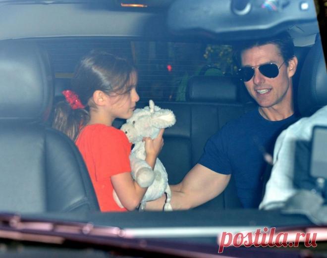 Сури Круз уже 13 лет: девочка стала еще больше похожа на отца . Милая Я