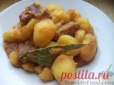 Картофель тушеный с мясом
Картофель с мясом, луком и морковью - самое популярное и самое народное блюдо, которым можно вкусно и сытно накормить и семью, и гостей.