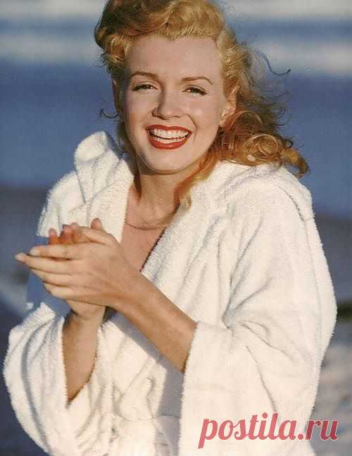 Ах это снова ты.Не отроком влюбленным,но мужем дерзостным,суровым,непреклонным.Страшна моей душе предгрозовая тишь.Ты спрашиваешь,что я сделала с тобою.Я предала тебя. и это повторять - О если б мог когда нибудь устать!(Анна Ахматова) (волшебная страна книг к.н.)