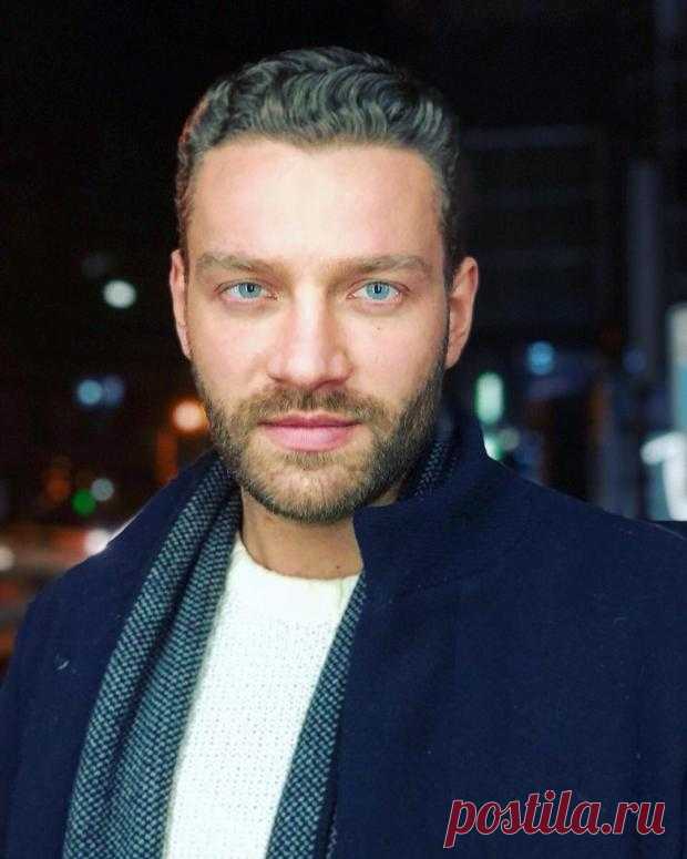 Самый красивый мужчина в мире: фото украинского актера-победителя международного конкурса