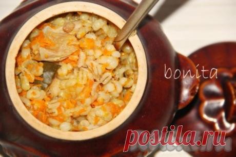 Перловая каша с мясом в горшочках - рецепт с фото Не все любят перловую крупу, а зря. Кто-то не умеет ее вкусно приготовить, некоторые употребляют ее только в рассольнике. Хочу поделится с вами рецептом чудесного, вкусного и очень полезного блюда - перловой каши с мясом в горшочках. Я думаю, что после того, как вы попробуете это блюдо, ваше ...