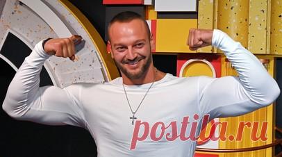 Актёр Мелихов назвал отличие работы на сцене от киносъёмок. Актёр Кирилл Мелихов объяснил, чем для артиста игра на сцене театра отличается от съёмок в кино. Читать далее