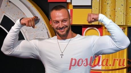 Актёр Мелихов назвал отличие работы на сцене от киносъёмок. Актёр Кирилл Мелихов объяснил, чем для артиста игра на сцене театра отличается от съёмок в кино. Читать далее