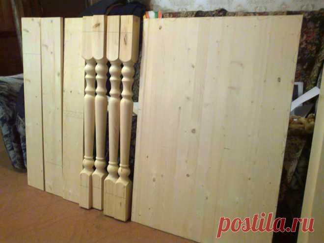 Полный набор: деревянные стол и табуретки