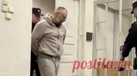 Экс-начальника угрозыска петербургского ГУ МВД оставили в СИЗО. Суд в Санкт-Петербурге оставил под стражей экс-начальника управления уголовного розыска МВД России Олега Колесникова по делу о превышении должностных полномочий. Читать далее