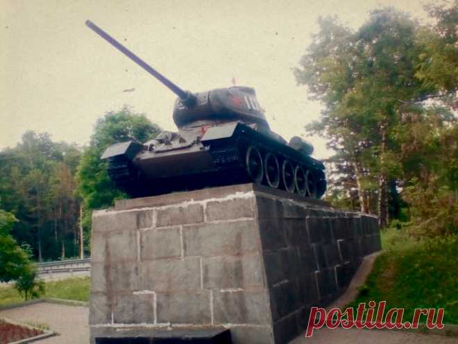 Т-34 на 41 км Ленинградского шоссе (2016 год)