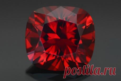 Камень карбункул: как выглядит драгоценный минерал (фото), свойства, значение, кому подходит, совместимость, виды и цвета, существует ли голубой оттенок, цена