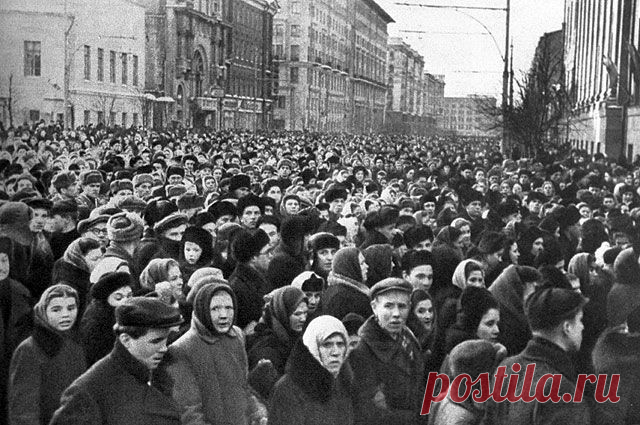 Видео майора Манхоффа. Похороны Сталина глазами американского «шпиона» Неизвестная ранее запись была найдена американским историком при изучении архива умершего дипломата.