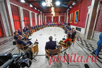 США заявили о согласии всех стран НАТО с вступлением Украины. Все страны НАТО согласны с принятым ранее на саммите в Бухаресте решением о предоставлении членства в альянсе Украине. О такой позиции по вступлению Киева заявил госсекретарь США Энтони Блинкен. При этом он напомнил, что НАТО — это организация, основанная на принципе консенсуса.