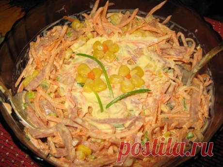 Салат из свежей моркови с копченой колбасой и кукурузой «Аврора» | Школа шеф-повара