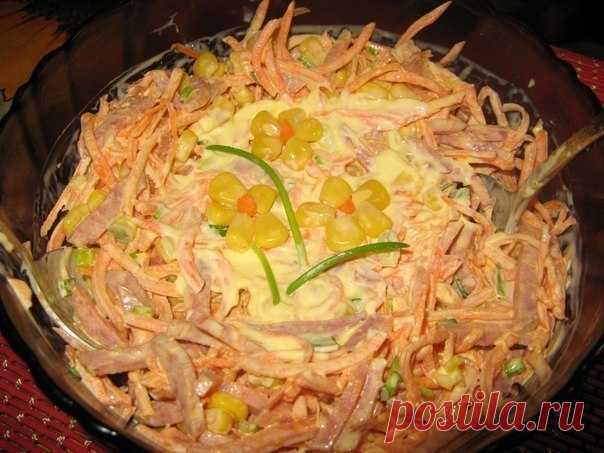 Салат из свежей моркови с копченой колбасой и кукурузой «Аврора» | Школа шеф-повара