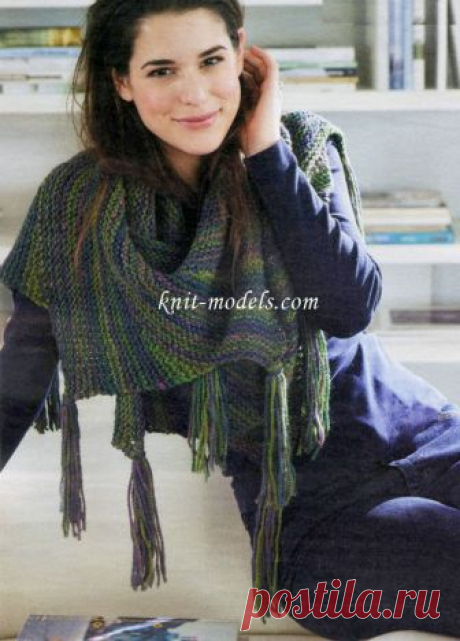 Шаль оригинальной формы связана укороченными рядами. Спицами. / knit-models.com