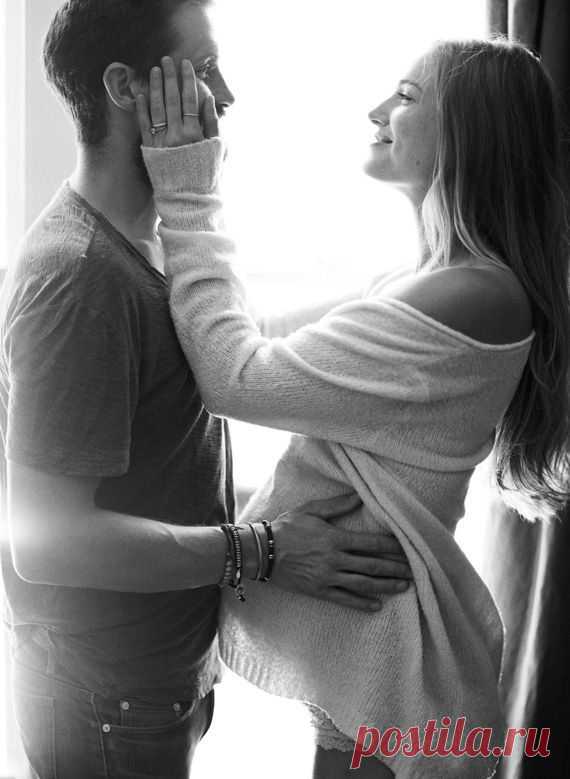 Если муж постоянно проявляет недовольство своей женой - это очень плохой признак. В Ведах говорится, что вы можете иметь большие знания, можете иметь славу, почёт, всё, что угодно.
Но если вы не уважаете свою жену - всё это превращается в ноль. Критерий культуры человека - его отношение к женщине, его отношение к противоположному полу. Если хотя бы в семье мы устанавливаем принцип уважения, мы сможем многого достигнуть

Хакимов А.Г.