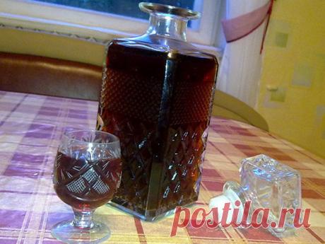 Простая дедовская настойка для повышения иммунитета от старого рыбака: дары природы  и щепотка терпения.
Сегодня разговор пойдет о простом, в общем-то, лекарстве, которым я с успехом использовал в своей практике уже лет двадцать.
Дело в том, что я имею привычку - после рыбалки, когда снасти и вся экипировка очищены от водорослей на берегу, песка и тины, перед тем как убрать всё в гараж, проводить некую дезинфекцию.

