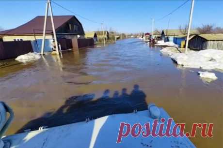 Вода в реке Урал у Оренбурга приближается к опасному уровню. Уровень воды в реке поднялся на 83 см.