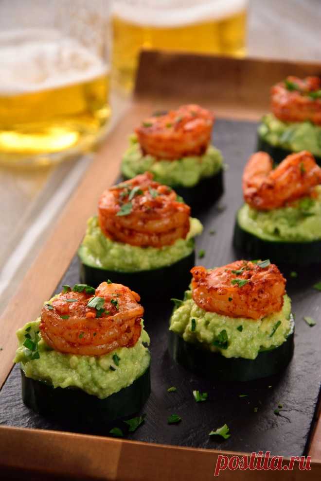 Оригинальный рецепт закуски из авокадо и креветок, поданные на ломтике огурца. Вкусно и с пользой для фигуры.
#рецепты #вкусняшки #готовимдома #мексиканская_кухня #этовкусно #авокадо