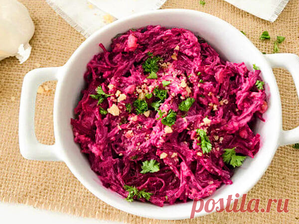 Свекла по-царски: в сто раз вкуснее шубы - Главное Чтобы приготовить очень вкусный салат с имперским названием понадобится всего несколько доступных ингредиентов. За то вкус данного блюда вас приятно обрадует.