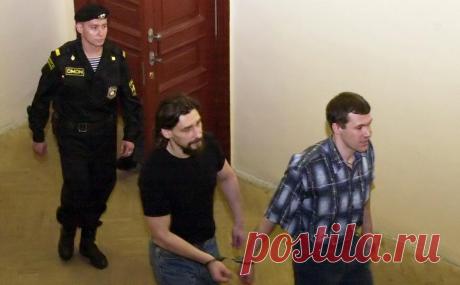 Убийца Старовойтовой попросил освободить его досрочно. Исполнитель убийства Галины Старовойтовой Акишин подал ходатайство об условно-досрочном освобождении. В 2005 году его приговорили к 23,5 года колонии. Неотбытый срок ему заменен на принудительные работы