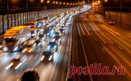 В ГД попросили разрешить водителям ездить до 150 км/ч на автомагистралях. Депутаты Госдумы хотят увеличить разрешенную скорость на автомагистралях со 130 до 150 км/ч.