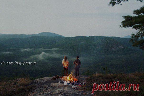 Регина Бретт в свои 90 лет составила 45 уроков, которые преподала жизнь.

1. Жизнь несправедлива, но все же хороша.
2. Если сомневаешься, сделай еще шажок вперед.
3. Жизнь слишком коротка, чтобы тратить её на ненависть.
4. Работа не позаботится о тебе, когда ты болеешь. Это сделают твои друзья и родители. Береги эти отношения.
.......