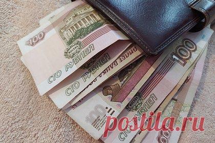 Власти собрались убеждать россиян откладывать деньги. Российских граждан собираются убеждать откладывать деньги на долгосрочный период, следует из сообщения на сайте правительства. Премьер Михаил Мишустин дал поручения Минфину и Минэкономразвития при участии российского Центробанка разработать механизмы стимулирования и поощрения формирования таких сбережений граждан.