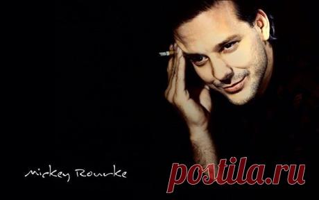 Дела шли у меня чудесно, но у меня не было благодарности — ни к деньгам, ни к карьере, ни к собственному здоровью, ни к моей удивительно красивой женщине. Жизнь в шкуре Микки Рурка причиняла ужасную боль&quot;. Микки Рурк