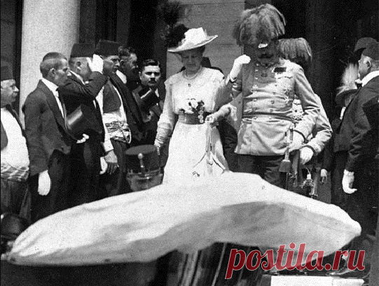 За что убили эрцгерцога Франца Фердинанда 
 


Убийство летом 1914 года прямого наследника австро-венгерского престола, эрцгерцога Франца Фердинанда официально считается поводом, из-за которого была развязана Первая мировая война.
Вместе с су…