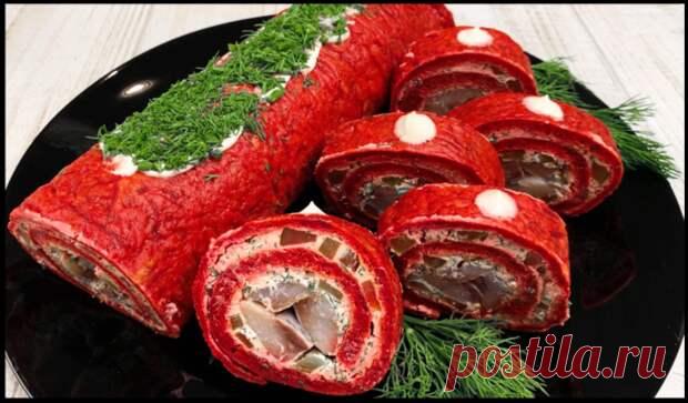 Закуска отлично смотрится на столе и притягивает взгляд среди другого разнообразия блюд на праздничном столе! Такой рулет я готовлю для своей семьи уже более 5 лет, а вот гостям подала его впервые на прошлый новый год и получила массу положительных комплиментов. Ингредиенты: Отварная свекла — 2 - 22 января - 43998442244 - Медиаплатформа МирТесен