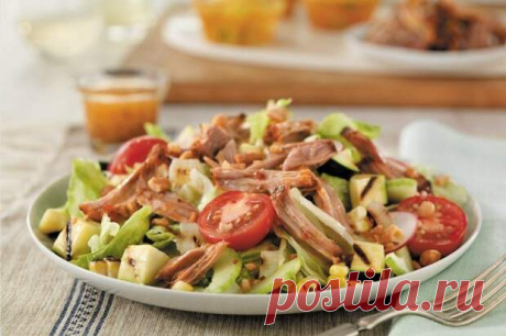 (29) 20 быстрых и простых салатов со свининой - БУДЕТ ВКУСНО! - медиаплатформа МирТесен Сытные и неизменно вкусные салаты со свининой сойдут и за закуску, и за основное блюдо. Они хороши теплыми и холодными, с овощами, сыром и даже с фруктами. Собрали для тебя целых 20 рецептов на все случаи и под любое настроение! 1. Салат со свининой и овощами Отменный теплый салат со свининой на