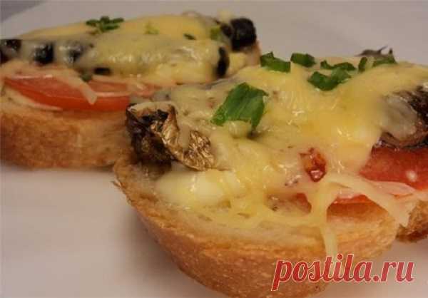 Горячие бутерброды со шпротами к застолью — вкусно и сытно 


очень даже вкусно!









Ингредиенты: 
булка — 1 штукашпроты — 1 банкасыр твердый — 50 граммпомидор — 1 штукамайонез — 100 граммзеленый лук
Приготовление:
 
Батон нарезаем кусочками и намазываем…