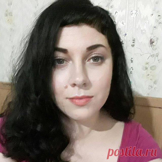 На изображении может находиться: один или несколько человек, часть тела крупным планом и в помещении