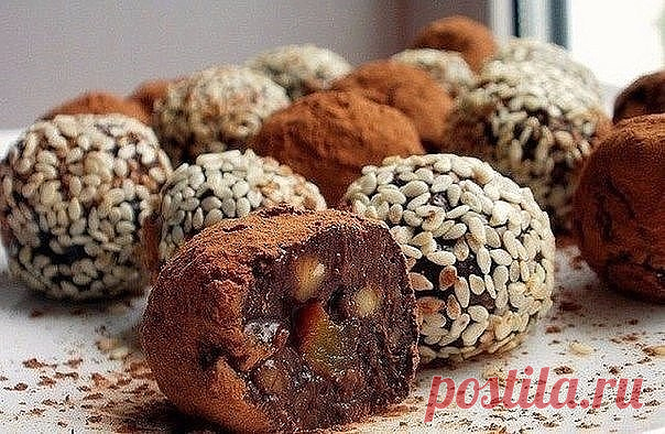 ПОЛЕЗНЫЕ КОНФЕТЫ: ТОП-5 РЕЦЕПТОВ 🍧

1) ДОМАШНИЕ ПОЛЕЗНЫЕ КОНФЕТЫ 

ИНГРЕДИЕНТЫ:
● курага - 5 шт
● грецкий орех - 5 шт
● мед - 1/2 ст ложки
● молоко - 1 ст ложка
● горький шоколад - 70-90 гр
● какао, кунжут - для украшения

ПРИГОТОВЛЕНИЕ:
Горький шоколад мелко поломать и растопить с молоком (в микроволновке или на водяной бане), курагу и орехи мелко порубить (можно измельчить в блендере), смешать растопленный шоколад, орехи, курагу и мед, остудить из полученной массы ската...