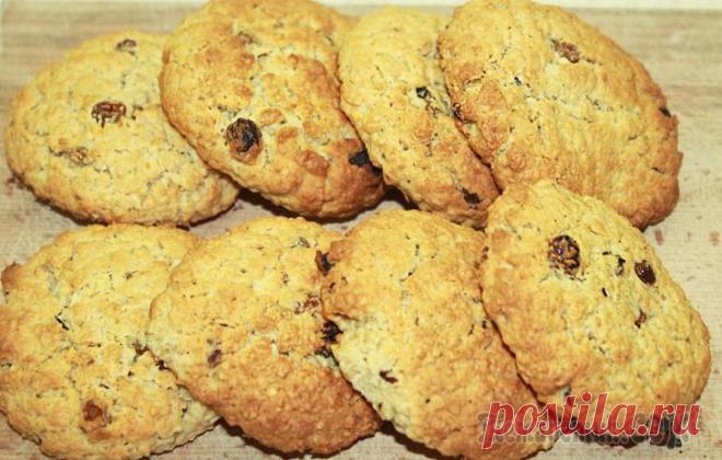 Овсяное Печенье самое вкусное ИНГРЕДИЕНТЫовсяные хлопья -150 г.изюм - 20 г.сливочное масло - 120 г.яйцо - 1 шт.сахар - 2 ст.л.ванильный сахар, 5 г.мука - 110 г.разрыхлитель - 1 ч.л.