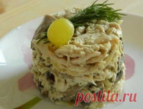 Оригинальный грибной салат с курицей и сыром — можно им гордиться 


Очень вкусно!









Ингредиенты:
Куриное филе — 350 грамм,шампиньоны — 500 грамм,твердый сыр — 300 грамм,майонез — 2 ст. ложки,Соль перец по вкусу
Приготовление:
 
Отвариваем куриное филе в подс…