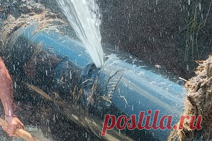 В Ростовской области заявили о диверсии на городском водопроводе. Мэр Зернограда Ростовской области Ирина Полищук заявила, что на городском водопроводе произошла диверсия. Об этом она сообщила в своем Telegram-канале. Она объяснила, что сотрудники местного ЖКХ обнаружили изменение параметров работы магистрального водовода. На место для обследования выехали специалисты.