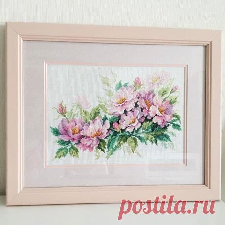 Благодарим @akvarelfordasha
за прекрасный отшив. Багет отличный подобрали 👍 🌹🌹🌹
🔸🔸🔸🔸🔸
"РОЗОВЫЙ ШИПОВНИК"
Артикул: 40-74
Размер: 30 х 20 см
Количество цветов: 31
Тип основы: канва Аида 14ct, светло-бирюзового цвета
🔸🔸🔸🔸🔸
Credit to from @akvarelfordasha (@get_regrann) -  Наконец-то! Наконец-то я оформила вышивку😁 впервые моя работа отправилась в багетную мастерскую 👏🏻 я очень довольна результатом 😍 🌷дизайн @chudesnayaigla_official «Розовый шиповник» 🌷выши...