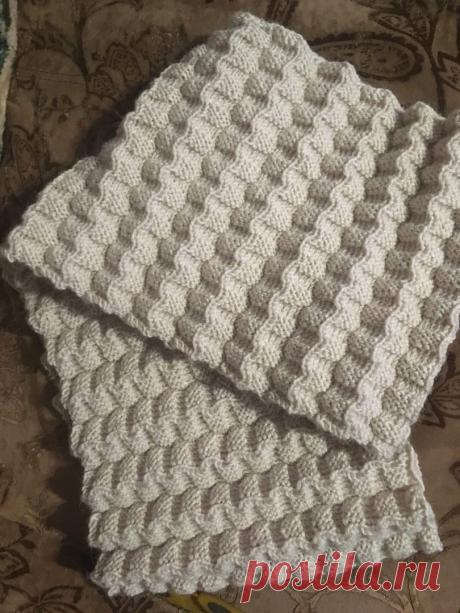 Объемный 3D узор спицами Шикарный, очень объемный узор спицами. Он выглядит очень эффектно, а вязать одно удовольствие, нужно чередовать изнаночные и лицевые петли. Он очень красиво складывается в гармошку, поэтому можно использовать для вязания детского платья или юбки. Отлично будет выглядеть плед, снуд или...