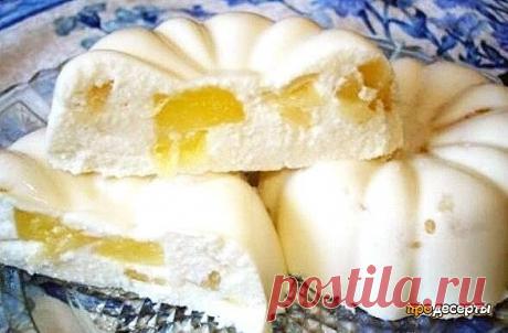 Бланманже творожное

Нежный десерт, который нравится взрослым и детям. Этот изумительный десерт готовится без выпечки.

Для приготовления бланманже творожного понадобится:
0,5 стакана молока;
1 пакетик (15 г) желатина;
1 пакетик (10 г) ванильного сахара;
250 г творога;
0,5 стакана сметаны;
0,5 стакана сахарной пудры;
2 колечка ананаса (или другие фрукты). Я взяла клубнику

В молоке развести желатин и оставить для набухания на 20 минут.
Творог смешать с сахарной пудрой, сме...