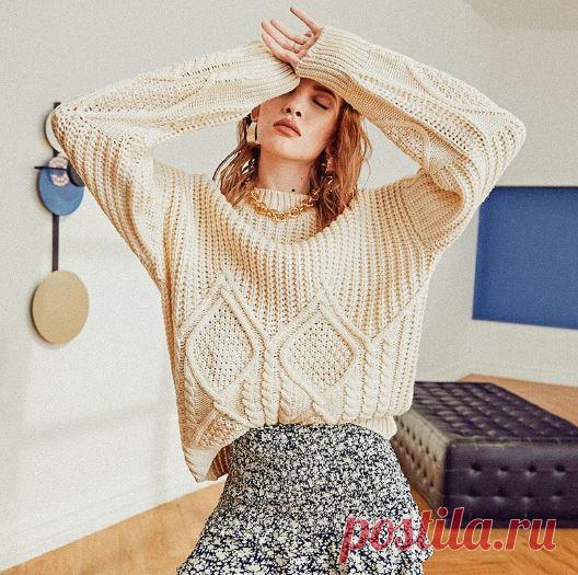 Свитер английской резинкой спицами с ромбами - Вязание&Стиль Свитер с переходом от узора к резинке. Схема для опытных мастериц По материалам — https://zen.yandex.ru/media/id/5e428263f7fac352c522d09c/kupit-ili-sviazat-5-novinok-iz-magazinov-podobrala-shemy-5f2d43ed8fa8d55d2921a06b