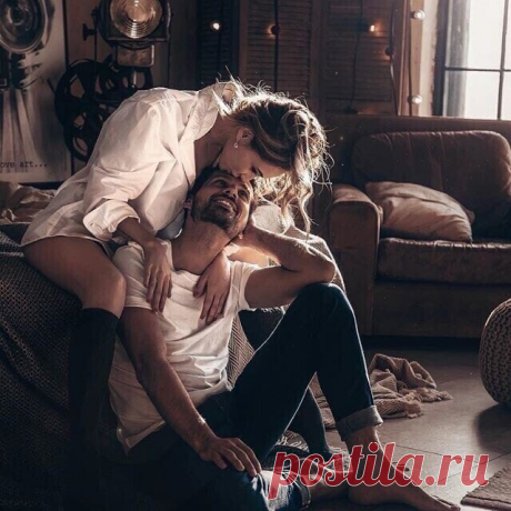 ЛЮБИМЫЙ ЧЕЛОВЕК!!!
Любимый человек — душа родная,
B которой светится кусочек рая,
C которой так приятно помолчать,
И хохотать, и плакать, и мечтать…
Любимый человек — твое дыхание,
Твой пульс, зовущий через расстояния,
Надежная и теплая рука… и сердце,
Которым можно в стужу отогреться…
Любимый человек пускай узнает,
Что счастье OH — ведь так бывает:
Две  линии судьбы в одной ладошке,
И равные следы в одной дорожке…