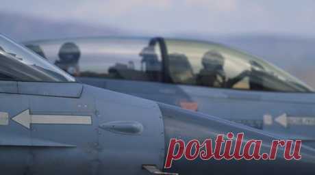 ВВС США: небольшое число украинских лётчиков начали обучение на F-16 в Аризоне. Представитель ВВС США сообщил о старте обучения небольшой группы украинских лётчиков в Аризоне — солдат ВСУ учат пилотированию F-16. Читать далее