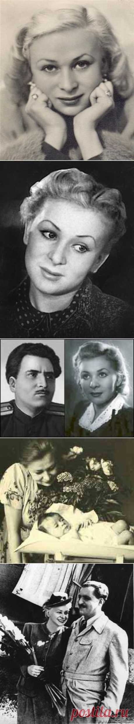 Серова  - Симонов. С тобой и без тебя.. Этот роман был самым, пожалуй, известным в Советском Союзе, за его развитием следила  вся страна. Оба — молодые, красивые, известные, талантливые.Она   - Валентина Серова— кинозвезда, любимица миллионов зрителей, символ женственности, он - Константин Симонов  — известный поэт, корреспондент, драматург.