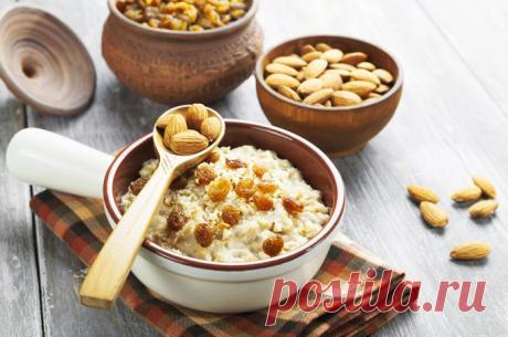 Пряная овсяная каша с бананами и миндалем