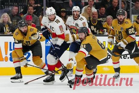 Передача россиянина помогла «Вегасу» выйти вперед в финальной серии Кубка Стэнли. «Вегас Голден Найтс» обыграл «Флорида Пантерс» в первом матче финальной серии Кубка Стэнли-2023. Встреча прошла в Парадайсе и завершилась со счетом 5:2 в пользу хозяев площадки. Одержать победу команде помог, в том числе, российский нападающий Иван Барбашев, отметившийся результативной передачей.