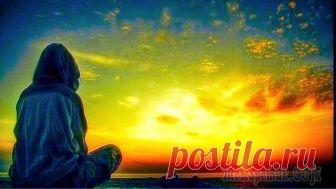 Пророк (Стих) Вдали от суеты, соблазна и греховСреди пустыни дикой я молился.И вот в ответ на мой смиренный зовМне Ангел с вышины небес явился.Грядущее открыл он для меня,Сорвав заветные печати с тайны.Под черным н...