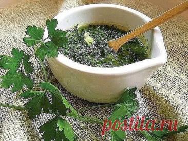 Источник здоровья — это обычная петрушка!

Никто не сомневается в пользе петрушки для организма человека. Но немногие, наверное, знают, чем богато это растение и как его можно применить в лечебных целях.