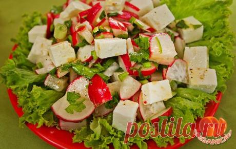 Салат из редиса и козьего сыра