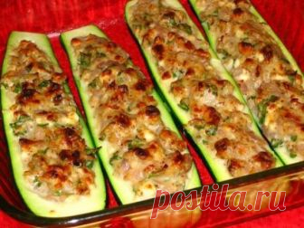 кабачки-лодочки с курицей к ужину.