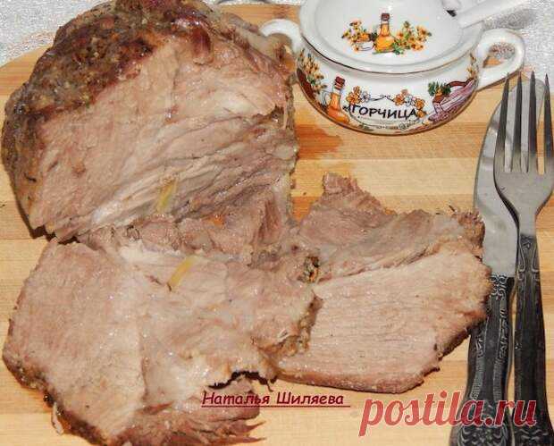 (48) Свиная шейка в солевой «кольчуге»: сочнее не бывает! - Будет вкусно - 19 февраля - 43219686889 - Медиаплатформа МирТесен Рецепт проверен годами и опытом Ингредиенты: Свинина (шейка) — 1 кгСоль крупная — чуть больше половины пачкиЧеснок — 5 -6 зубчиковЛавровый лист — 2 штукиЧёрный молотый перец Приготовление: Дно небольшой формы засыпаем солью, слоем примерно 1 см. Мясо моем, обсушиваем и посыпаем хорошенько перцем, - 19 февраля - 43219686889 - Медиаплатформа МирТесен
