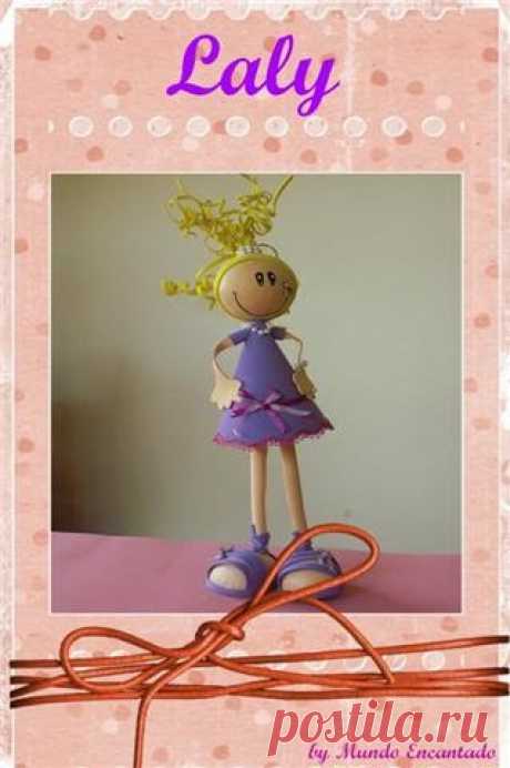 Aprende a hacer una fofucha - Guía de MANUALIDADES En este tutorial os mostramos un ejemplo de muñeca fofucha, en cuanto aprendáis los pasos básicos podréis hacer los modelos que querráis ya que la técnica es la misma básicamente.